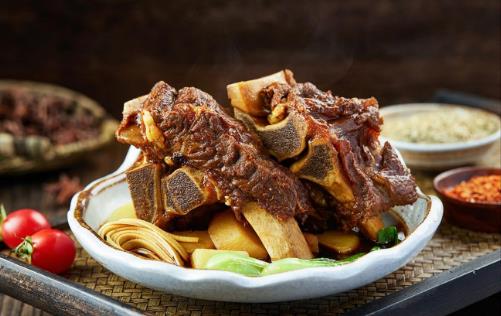 �����Ǹ�������̸�Ļ��⣬�������˻���Ů�ˣ��������˻�