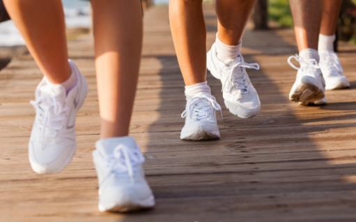 ���ܼ��ʵ���ȷ���� ѡ��һ˫���ʵ���Ь����ϥ��