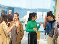 ֱ���䣬���ܿ��ڵ�Ů����