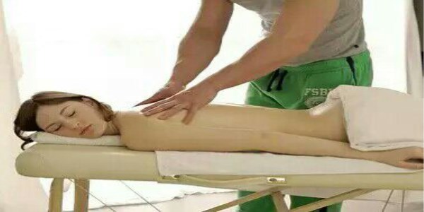 ���ڱ����������Ƶ��һ��Ů������spa����