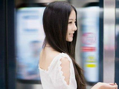 ����Ů�Գ������������˿���ѹ�����������һ�£�