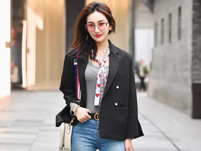 ���ڸ���˿�ఴĦ