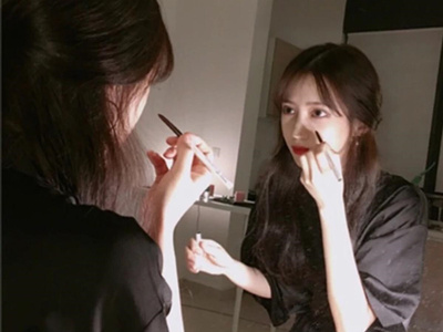 ��������˿�ఴĦ���˻���