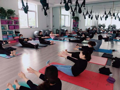 Ϊʲô˵���٤��������ǵ��ǻ��أ�������³�ȼ�ͥʽ��ѹ�������ô˵�İɣ�