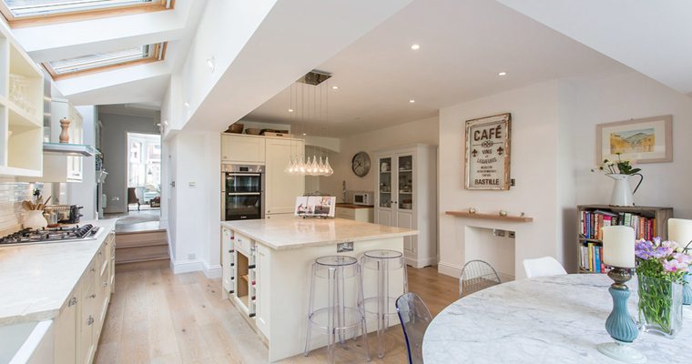 �������ڸ��˰�Ħ�����ҵĶ�����������ע��Ǳ�ڵ�����